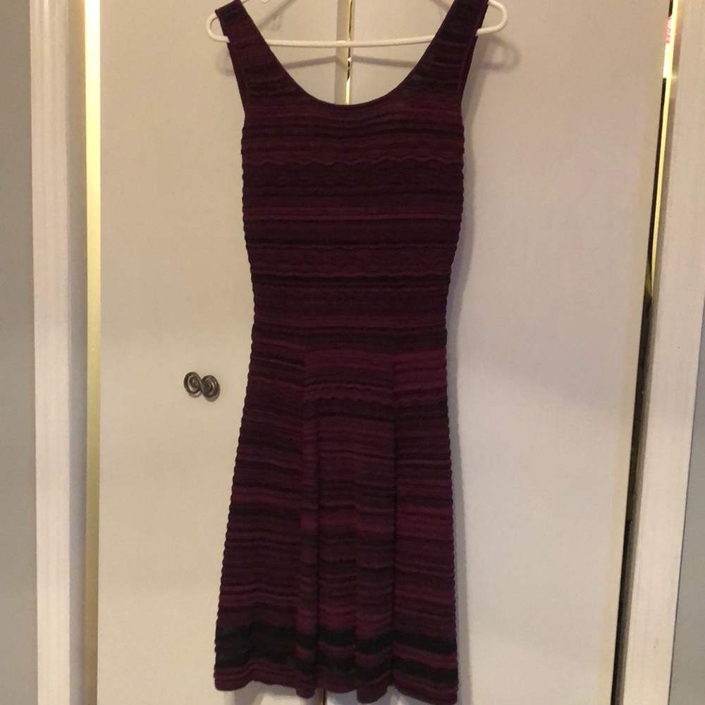 Maroon/black sleeveless dress